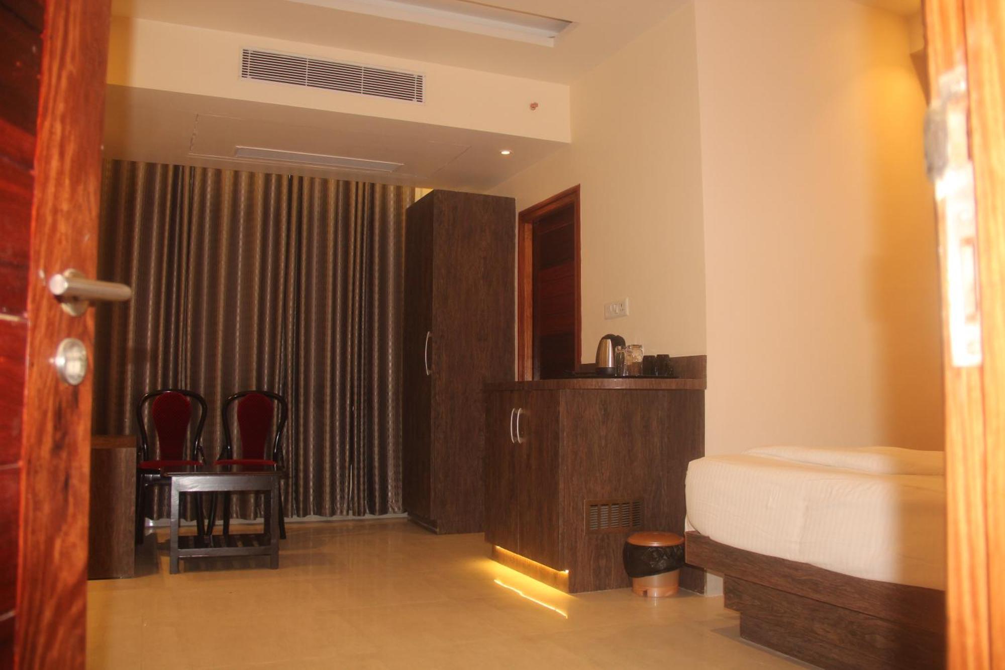 Hotel Serene Palace Port Blair Buitenkant foto
